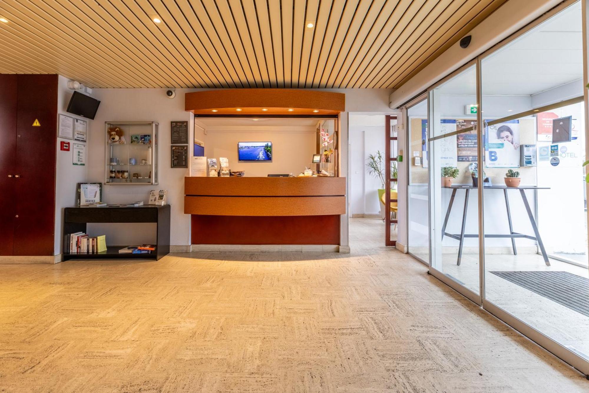 Brit Hotel Le Parc Vichy 贝勒里夫·苏尔·阿列尔 外观 照片