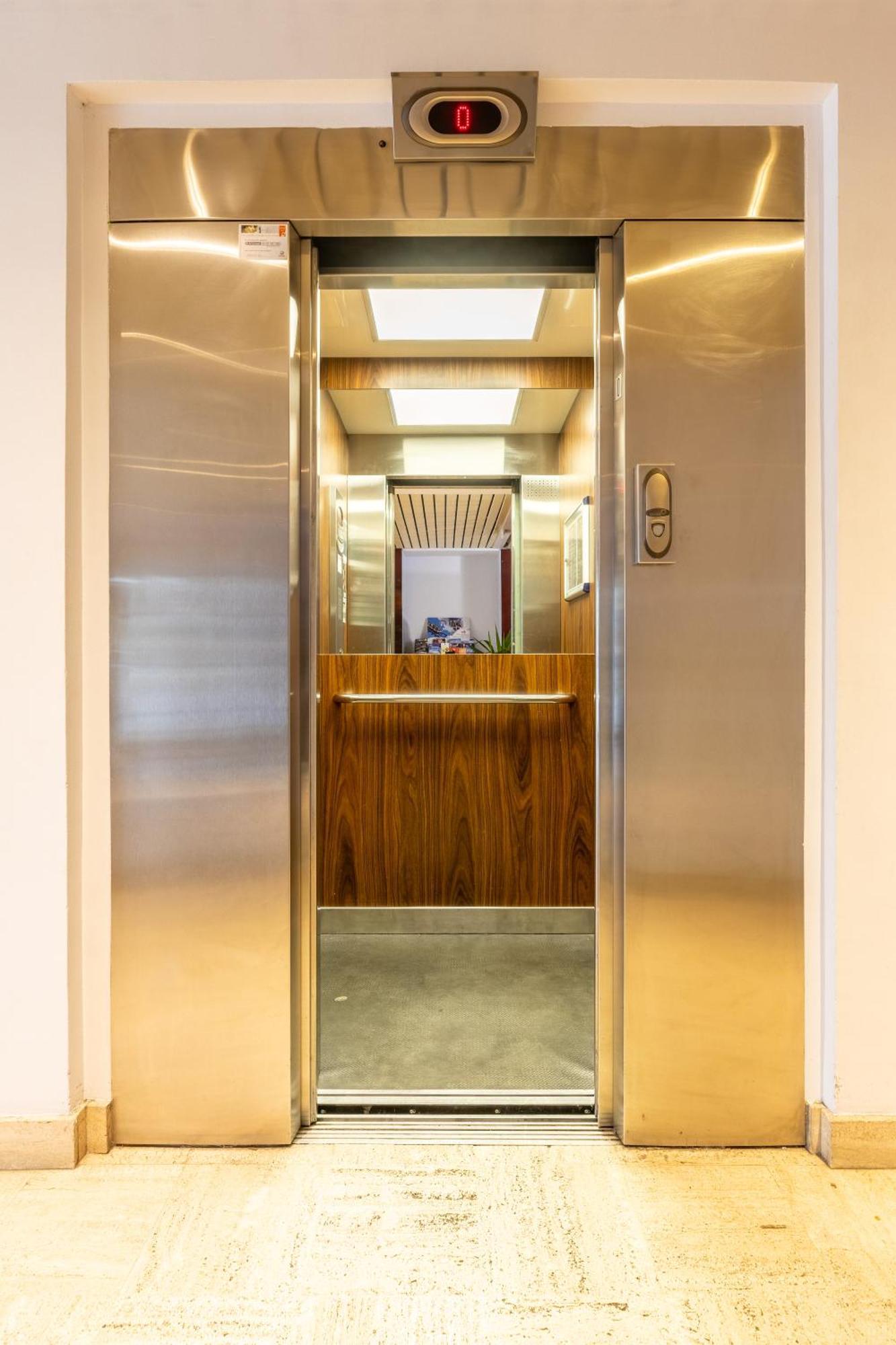 Brit Hotel Le Parc Vichy 贝勒里夫·苏尔·阿列尔 外观 照片